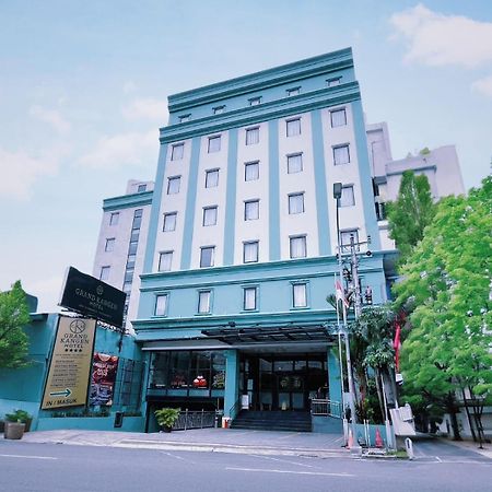 Grand Kangen Hotel Urip Sumoharjo Джокьякарта Экстерьер фото