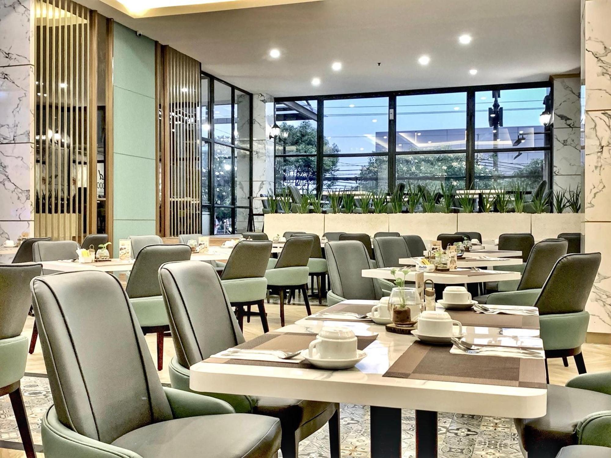 Grand Kangen Hotel Urip Sumoharjo Джокьякарта Экстерьер фото