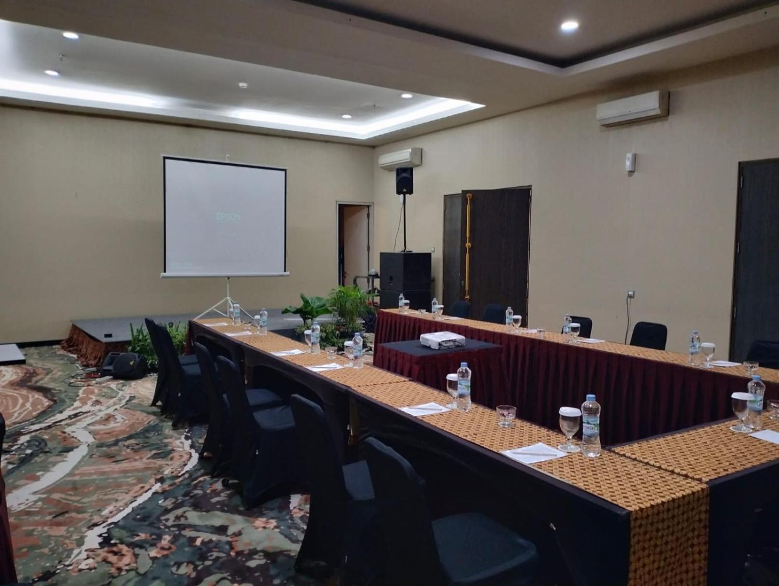 Grand Kangen Hotel Urip Sumoharjo Джокьякарта Экстерьер фото